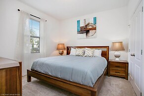 Enjoy the Private View! Roomy Town Home With Pool, 20 Mins From Disney