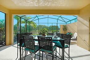 Enjoy the Private View! Roomy Town Home With Pool, 20 Mins From Disney