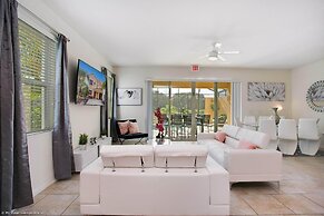 Enjoy the Private View! Roomy Town Home With Pool, 20 Mins From Disney