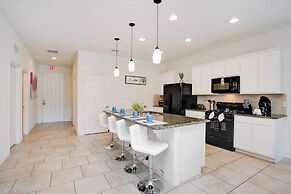 Enjoy the Private View! Roomy Town Home With Pool, 20 Mins From Disney