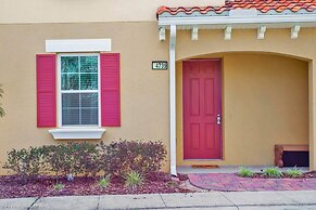 Enjoy the Private View! Roomy Town Home With Pool, 20 Mins From Disney