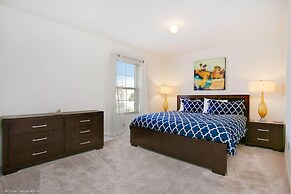 Enjoy the Private View! Roomy Town Home With Pool, 20 Mins From Disney