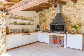 Mallorca Beautiful Villa With Pool in Puigpunyent