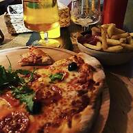 The Vagabond Bunkhouse & Pizzaria - Hostel