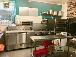 The Vagabond Bunkhouse & Pizzaria - Hostel