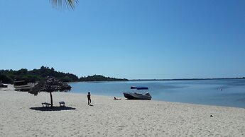 Les Acacias Bungalows Manambato