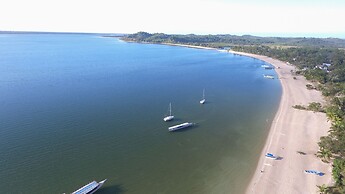 Les Acacias Bungalows Manambato