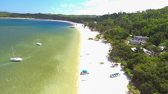 Les Acacias Bungalows Manambato