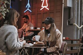 Pandan Karakoy Suit