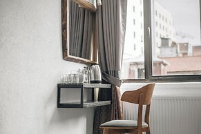 Pandan Karakoy Suit