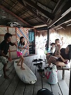 Harana Surf Resort - Hostel