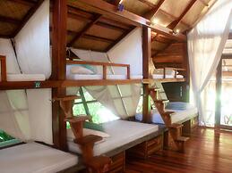 Harana Surf Resort - Hostel