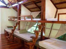 Harana Surf Resort - Hostel