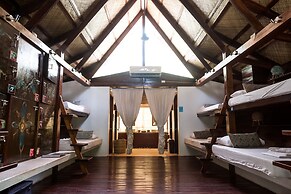 Harana Surf Resort - Hostel