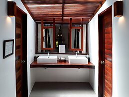 Harana Surf Resort - Hostel