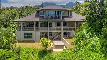 Mauna Pua - A Four Bedroom Vacation Rental Home by RedAwning