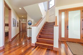 Mauna Pua - A Four Bedroom Vacation Rental Home by RedAwning