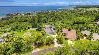 Mauna Pua - A Four Bedroom Vacation Rental Home by RedAwning