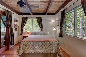 Kehena Treetop 1 Bedroom Home by RedAwning