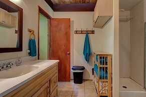 Kehena Treetop 1 Bedroom Home by RedAwning