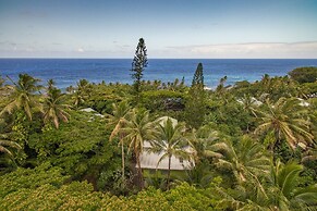 Kehena Treetop 1 Bedroom Home by RedAwning