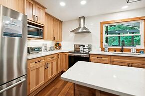 Emory House 8 Bedroom Cabin by RedAwning