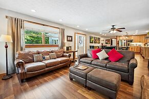 Emory House 8 Bedroom Cabin by RedAwning