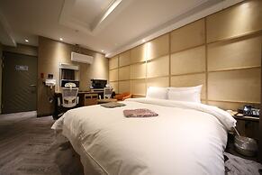 Brown Dot Hotel Cheonan