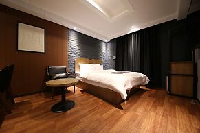 Brown Dot Hotel Cheonan