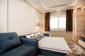 Sky Cabin Apartments