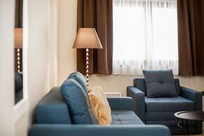 Sky Cabin Apartments