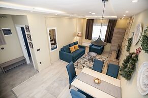 Sky Cabin Apartments