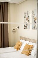 Sky Cabin Apartments