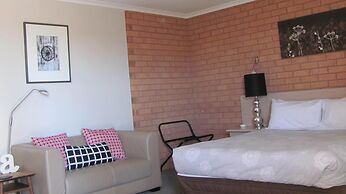 Bristol Hill Motor Inn
