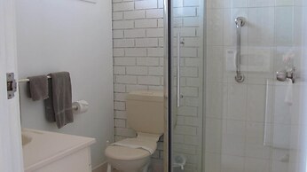 Bristol Hill Motor Inn