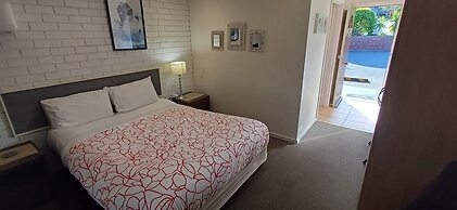 Bristol Hill Motor Inn