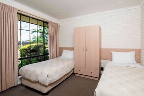 Bristol Hill Motor Inn