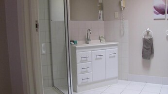 Bristol Hill Motor Inn