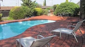 Bristol Hill Motor Inn