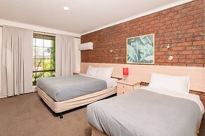 Bristol Hill Motor Inn