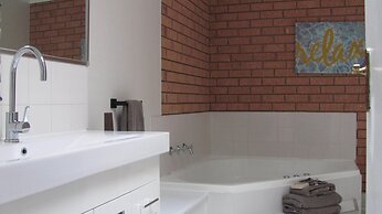 Bristol Hill Motor Inn