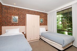 Bristol Hill Motor Inn