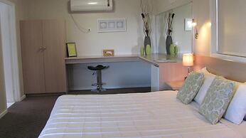 Bristol Hill Motor Inn