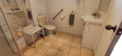 Bristol Hill Motor Inn