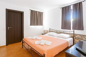 Lalloudes Mani Hotel