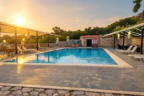 Lalloudes Mani Hotel