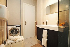 Spiaggia Azzurro -lakeside with terrace