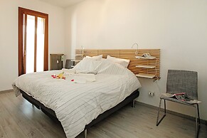 Spiaggia Azzurro -lakeside with terrace