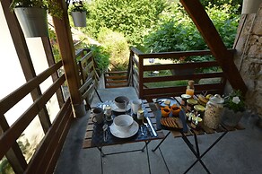 J&G House