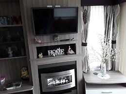 Luxury Caravan Only 10 Mins From the Beach